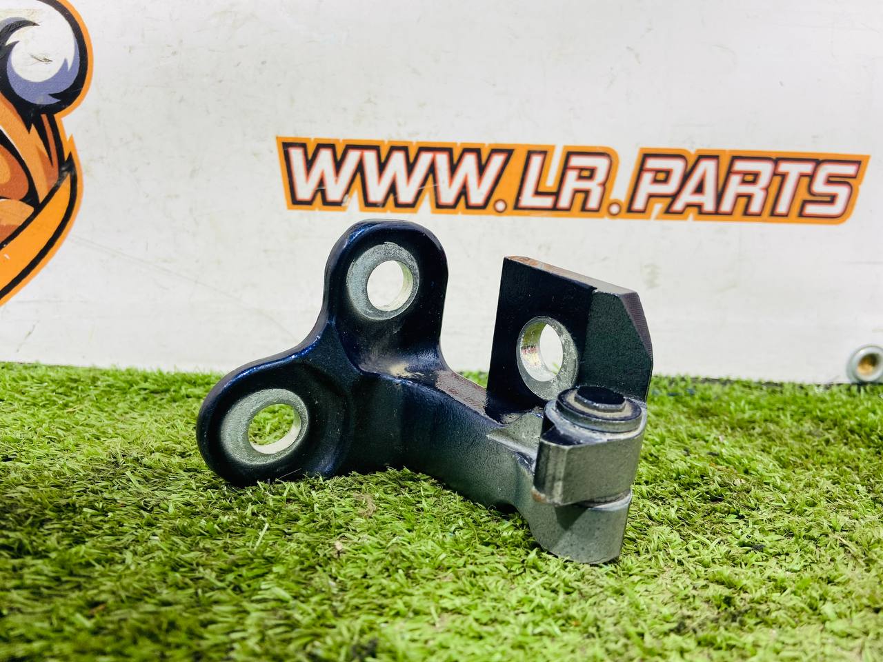 LR157464 Upper left front door hinge Range Rover Sport L461 (2023-) Used cost € in stock 1 pcs.