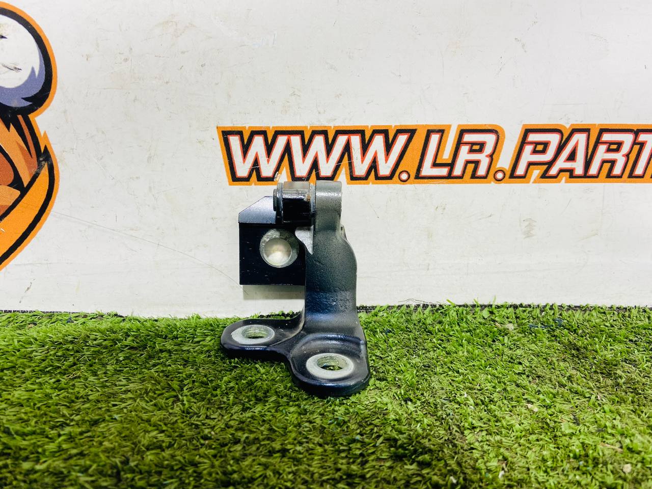 LR157464 Upper left front door hinge Range Rover Sport L461 (2023-) Used cost € in stock 1 pcs.