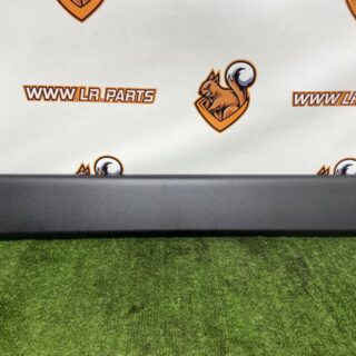 LR163665 Ceiling overlay central Range Rover L460 (2023-) Second Hand cost 70 € in stock 1 pcs.