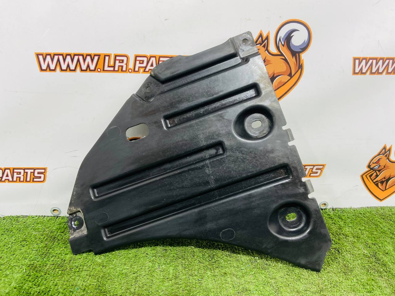 LR165460 Rear underbody protection for Range Rover Sport L461 (2023-) Used cost € in stock 1 pcs.