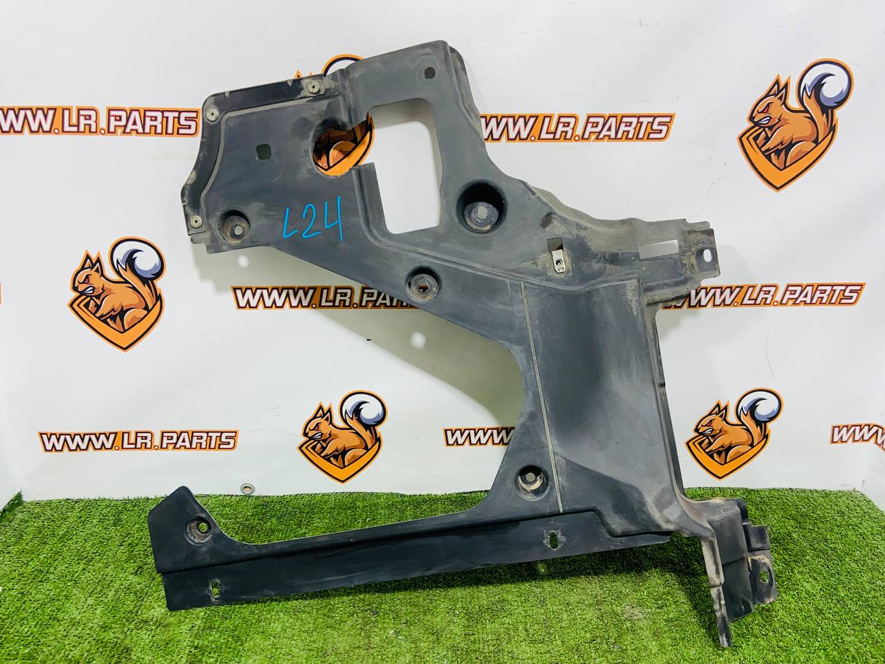 LR165463 Battery Protection PHEV Right Range Rover Sport L461 (2023-) Used cost 90 € in stock 1 pcs.