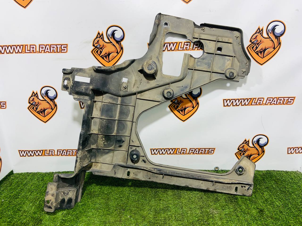 LR165463 Battery Protection PHEV Right Range Rover Sport L461 (2023-) Used cost 90 € in stock 1 pcs.