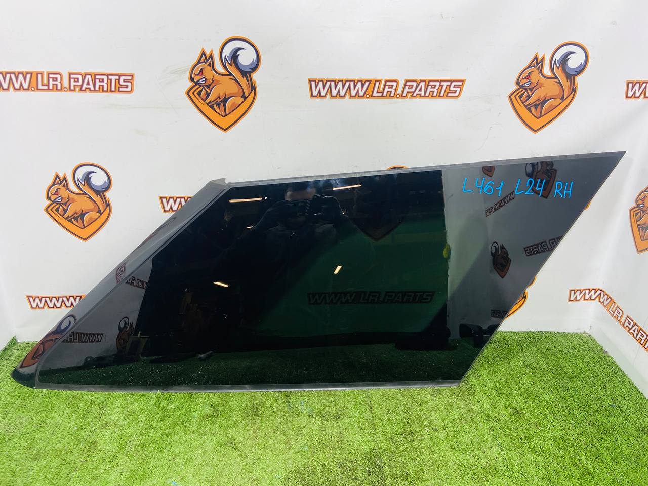 LR167883 Right rear side body glass for Range Rover Sport L461 (2023-) Used cost € in stock 1 pcs.