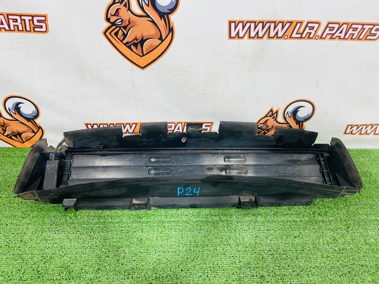 LR168395 Upper ventilation deflector Range Rover Sport L461 (2023-) Used cost € in stock 1 pcs.