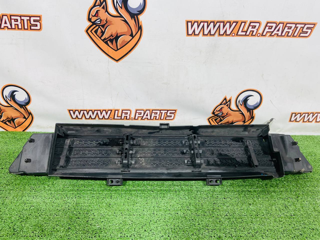 LR168395 Upper ventilation deflector Range Rover Sport L461 (2023-) Used cost € in stock 1 pcs.