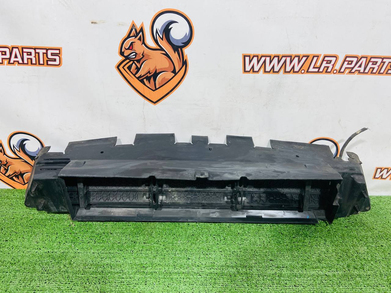 LR168395 Upper ventilation deflector Range Rover Sport L461 (2023-) Used cost € in stock 1 pcs.