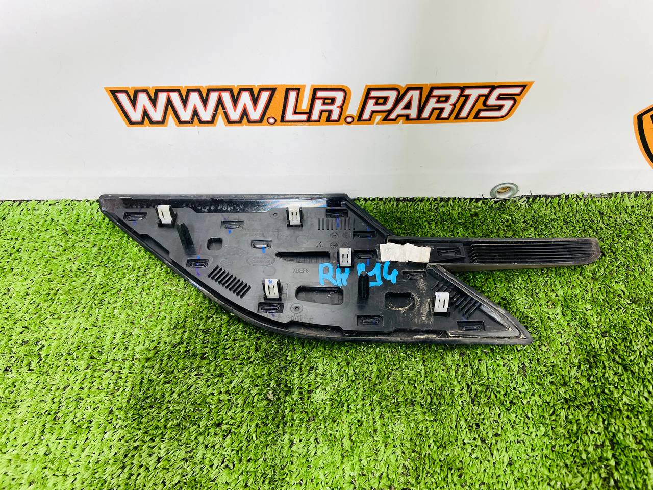 LR168678 Right wing moulding for Range Rover Sport L461 (2023-) Used cost € in stock 3 pcs.