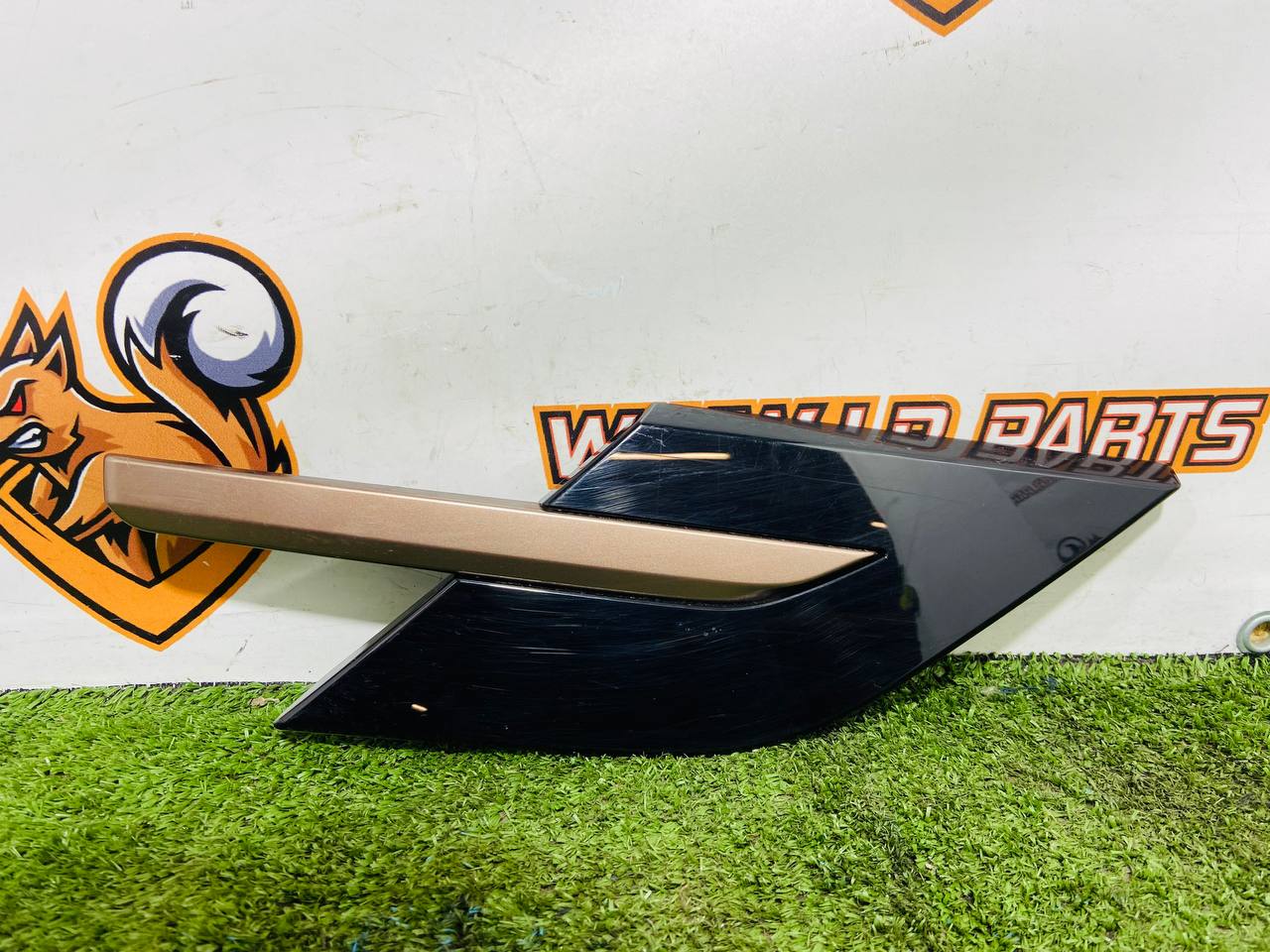 LR168678 Right wing moulding for Range Rover Sport L461 (2023-) Used cost € in stock 3 pcs.