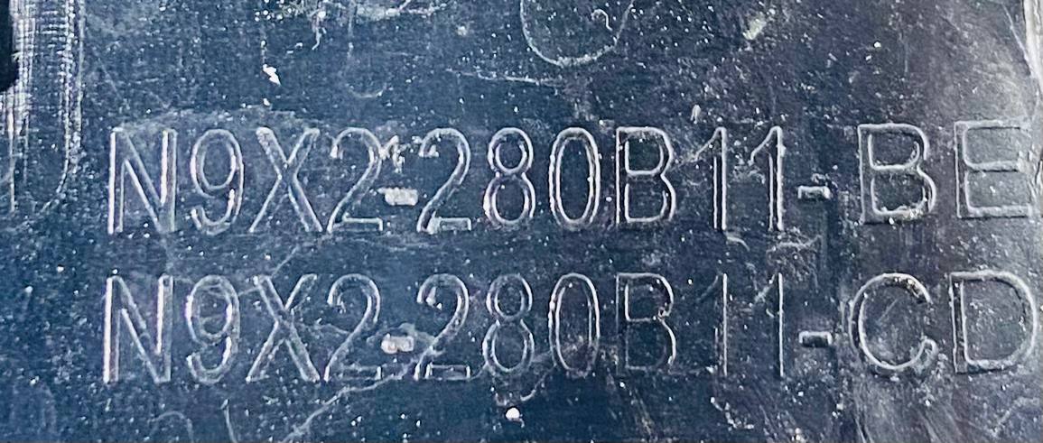 LR168681 Left wing molding Range Rover Sport L461 (2023-) Used - Image 12