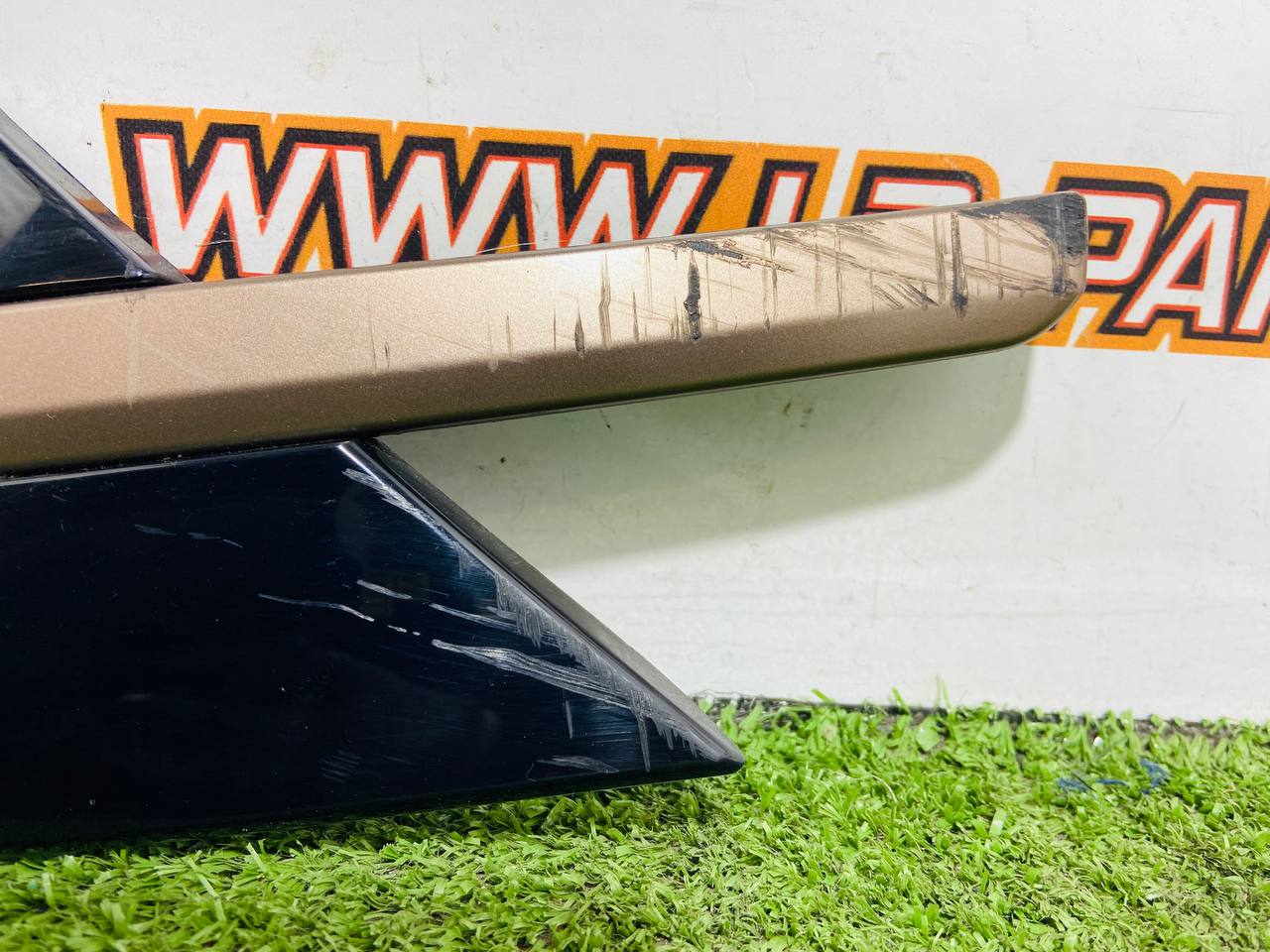 LR168681 Left wing molding Range Rover Sport L461 (2023-) Used cost € in stock 3 pcs.