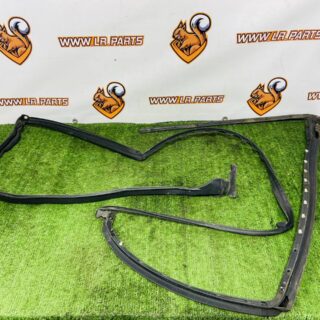 LR168777 Rear right door seal for Range Rover Sport L461 (2023-) Used cost  € in stock 1 pcs.