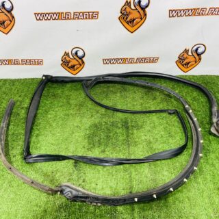 LR168778 Rear left door seal for Range Rover Sport L461 (2023-) Used cost € in stock 1 pcs.