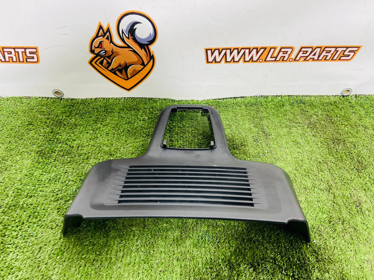 LR168927 Cover for the interior mirror of Range Rover Sport L461 (2023-) Used cost € in stock 1 pcs.