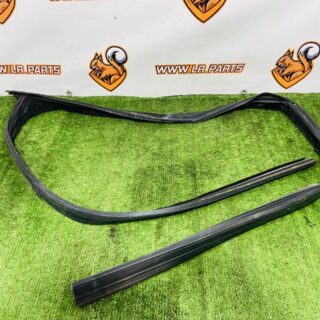 LR168930 Guide glass of the front right door Range Rover Sport L461 (2023-) Used cost € in stock 1 pcs.