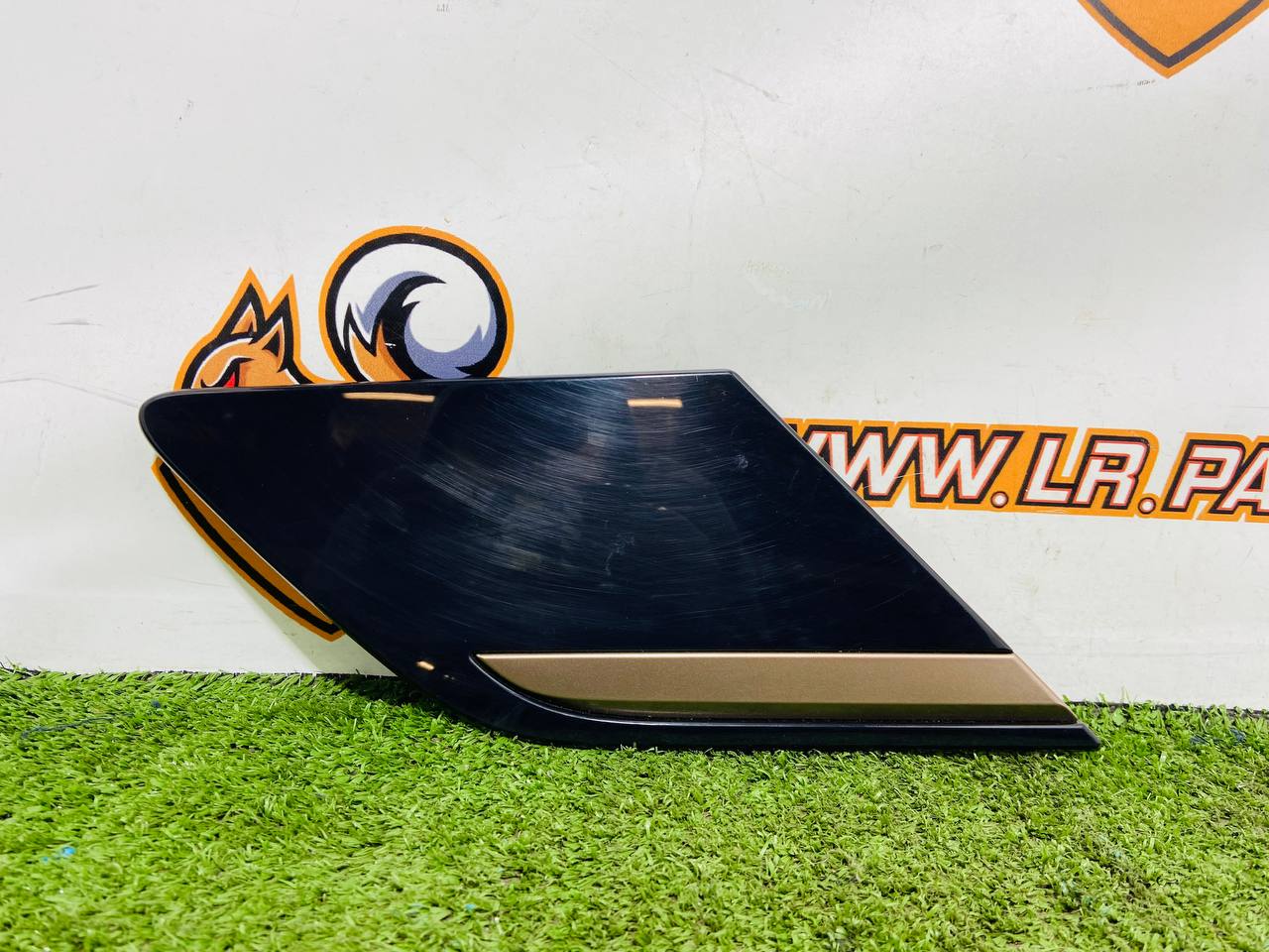 LR169086 Left Hood Deflector Range Rover Sport L461 (2023-) Used cost € in stock 2 pcs.