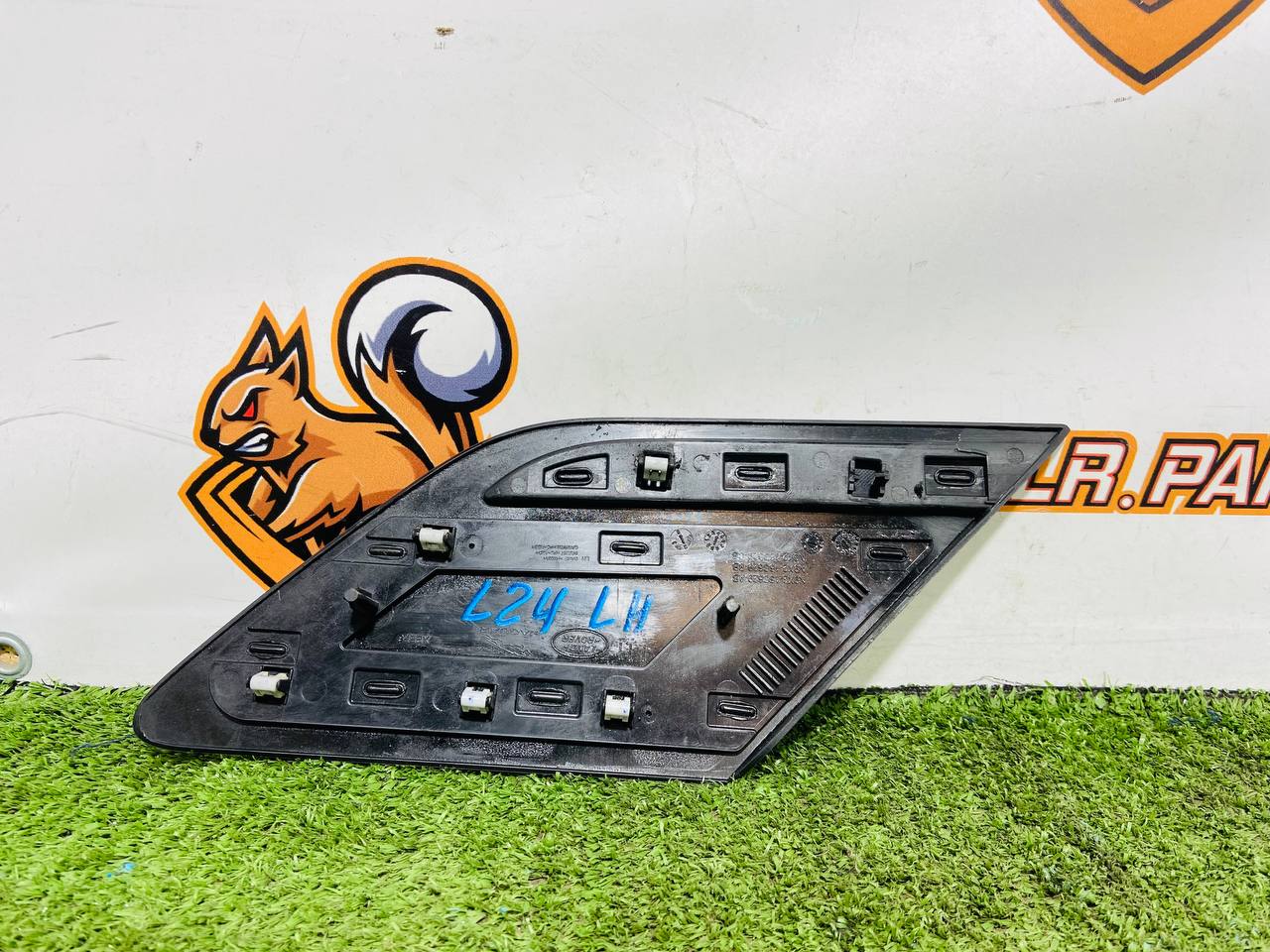 LR169086 Left Hood Deflector Range Rover Sport L461 (2023-) Used cost € in stock 2 pcs.