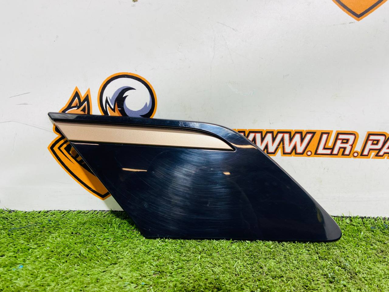 LR169086 Left Hood Deflector Range Rover Sport L461 (2023-) Used cost € in stock 2 pcs.