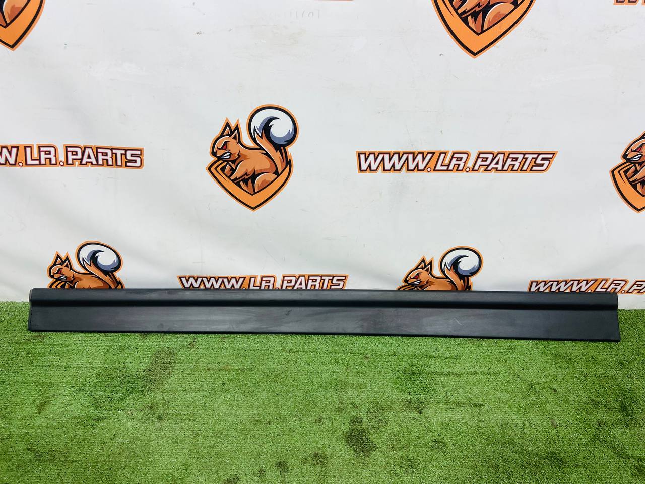 LR169124 Front left door threshold molding for Range Rover Sport L461 (2023-) Used cost 80 € in stock 1 pcs.