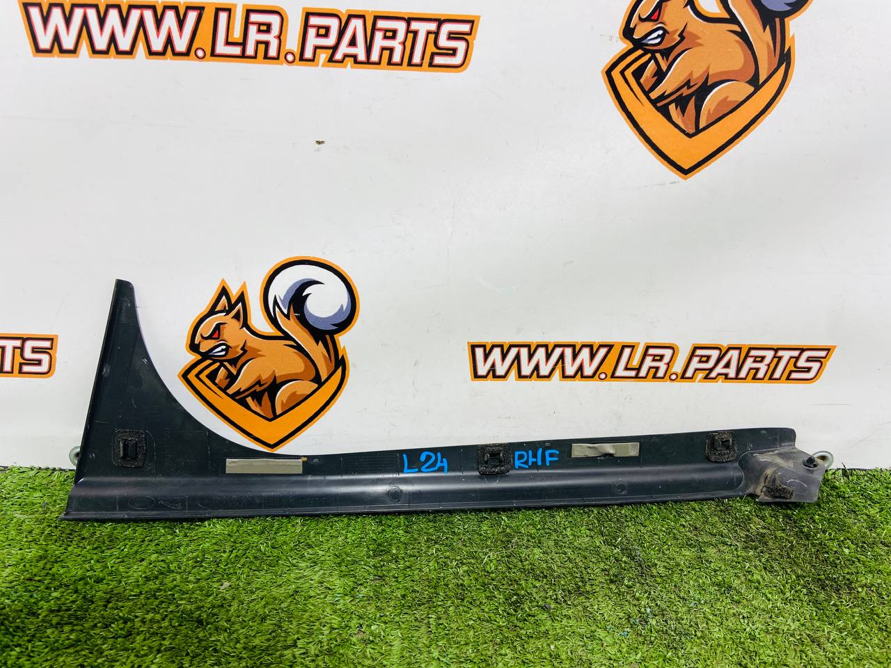 LR169542 Interior vertical finish of the front right door Range Rover Sport L461 (2023-) Used cost 65 € in stock 1 pcs.