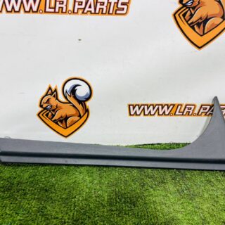 LR169542 Interior vertical finish of the front right door Range Rover Sport L461 (2023-) Used cost 65 € in stock 1 pcs.