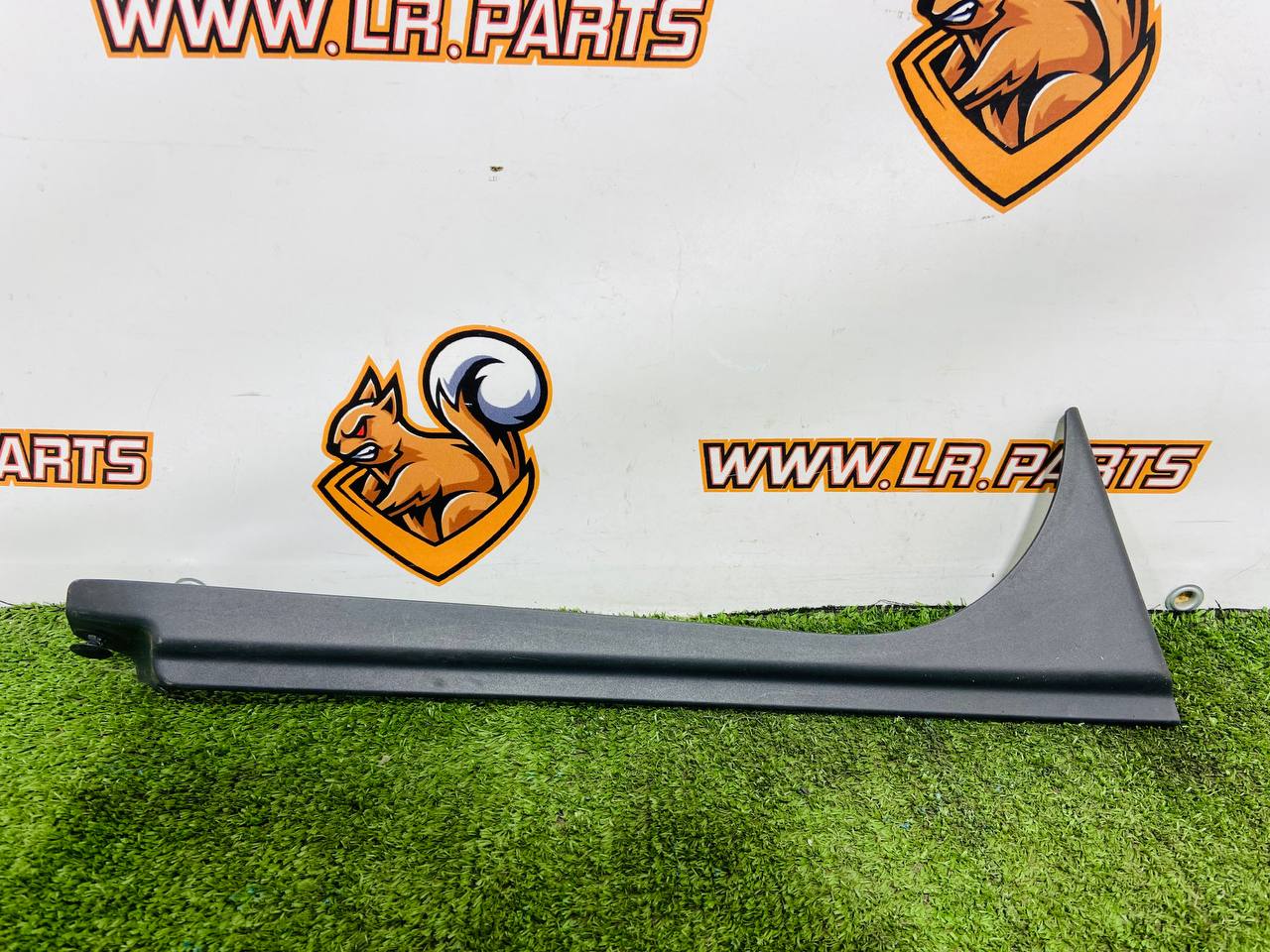 LR169542 Interior vertical finish of the front right door Range Rover Sport L461 (2023-) Used cost 65 € in stock 1 pcs.