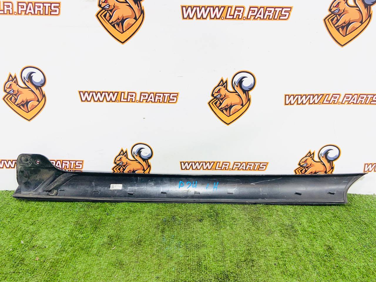 LR169613 Used front left strut molding for Range Rover Sport L461 (2023-) cost € in stock 1 pcs.