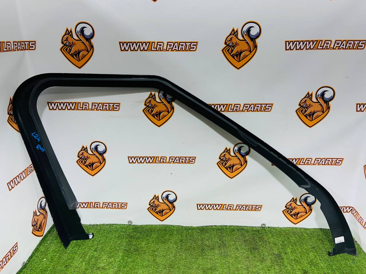 LR169784 Molding of the window frame #front right# door Range Rover Sport L461 (2023-) Used cost € in stock 1 pcs.