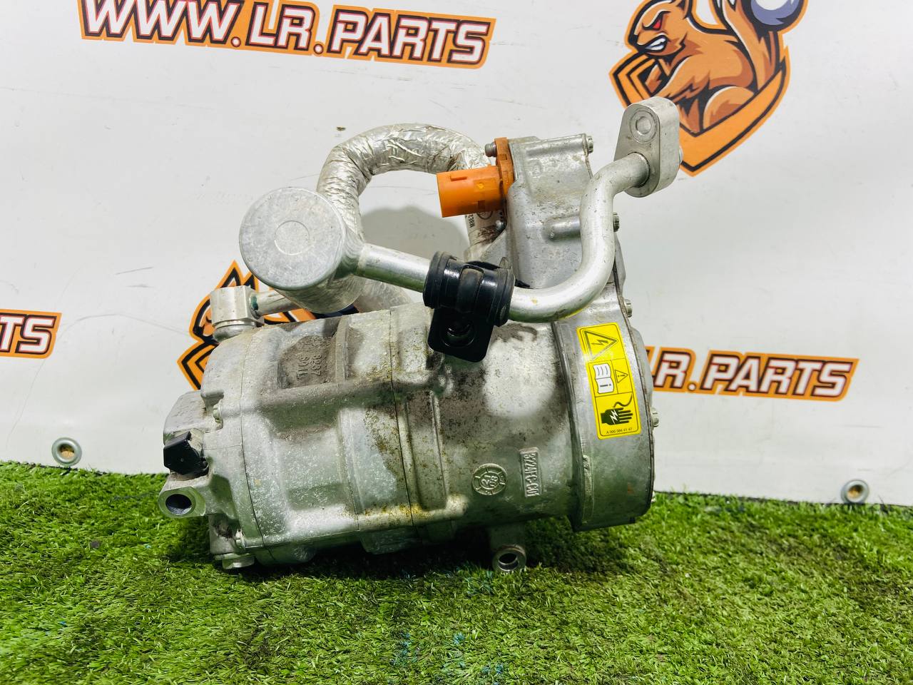 LR172658 Air Conditioner Compressor Range Rover Sport L461 (2023-) Used cost € in stock 1 pcs.