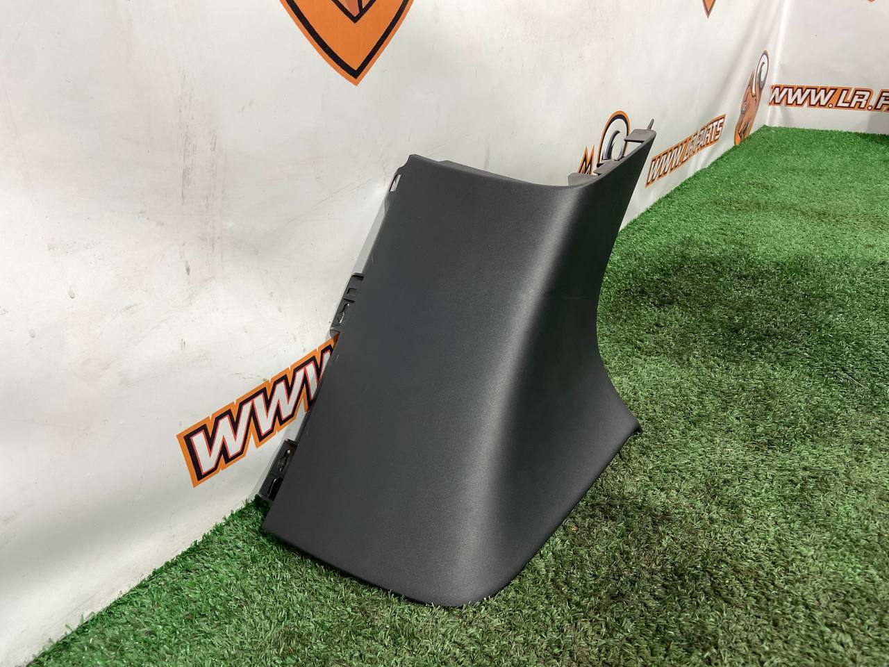 LR177972 Left Rear Pillar Trim Range Rover Sport L461 (2023-) Used cost € in stock 2 pcs.