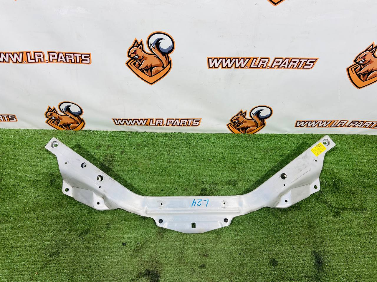 LR181518 Suspension strut Range Rover L460 (2023-) Used cost 350 € in stock 1 pcs.