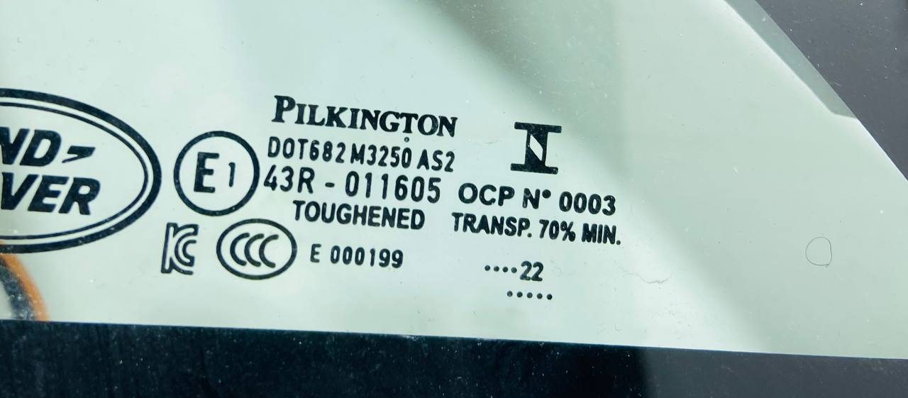 LR181993 Front Door Glass (Triangle) Right Range Rover Sport L461 (2023-) Used cost 220 € in stock 2 pcs.