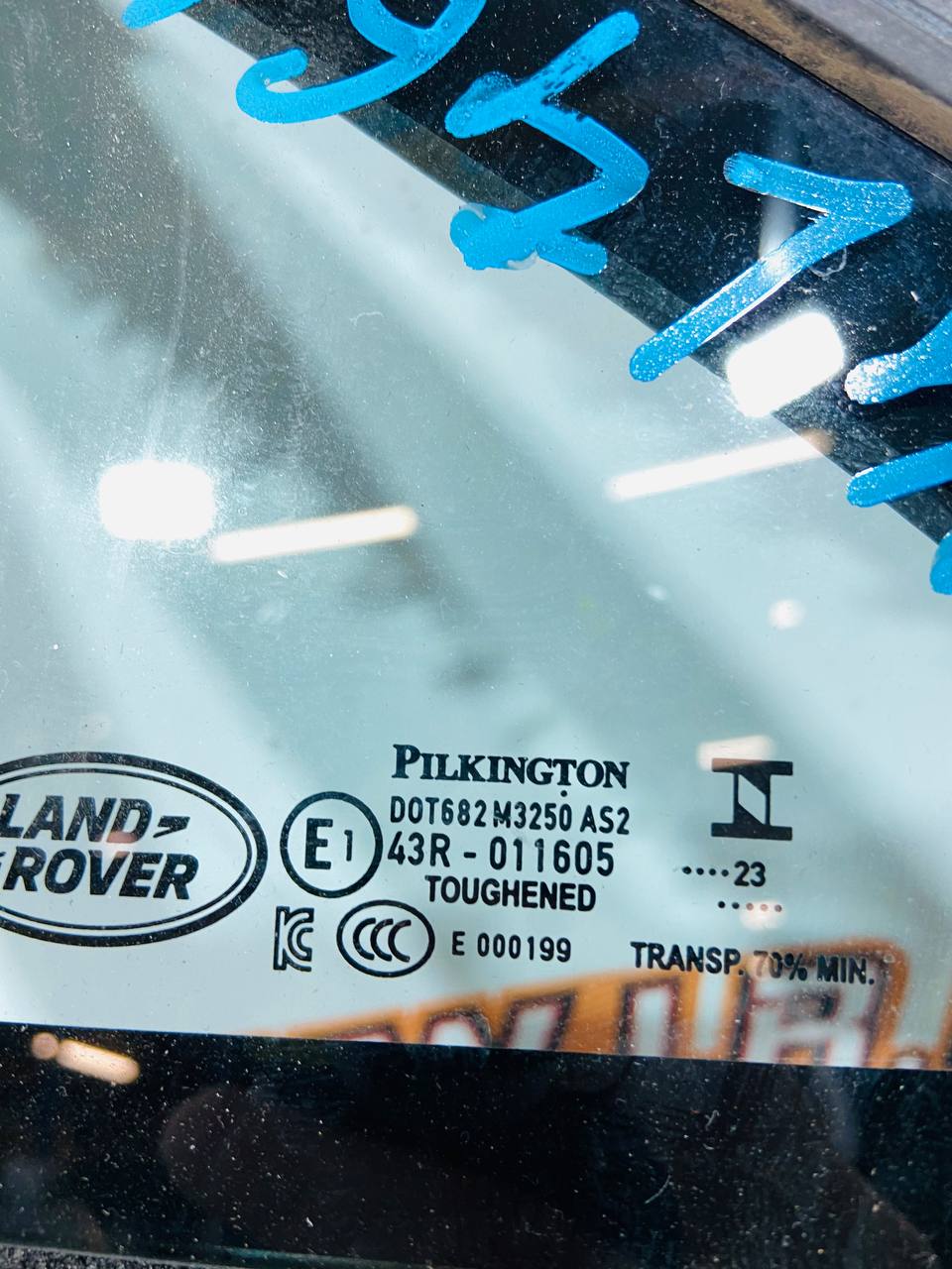 LR181993 Front Door Glass (Triangle) Right Range Rover Sport L461 (2023-) Used cost 220 € in stock 2 pcs.