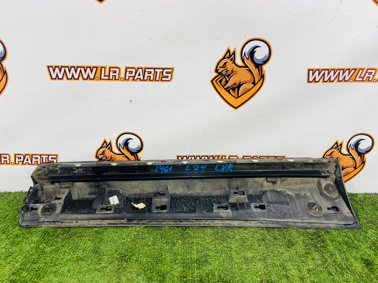 LR183547 Rear left door molding for Range Rover Sport L461 (2023-) Used cost 200 € in stock 2 pcs.