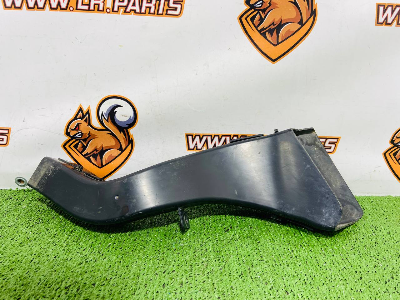 LR083227 Brake cooling deflector right Land Rover Discovery 5 Used - Image 21