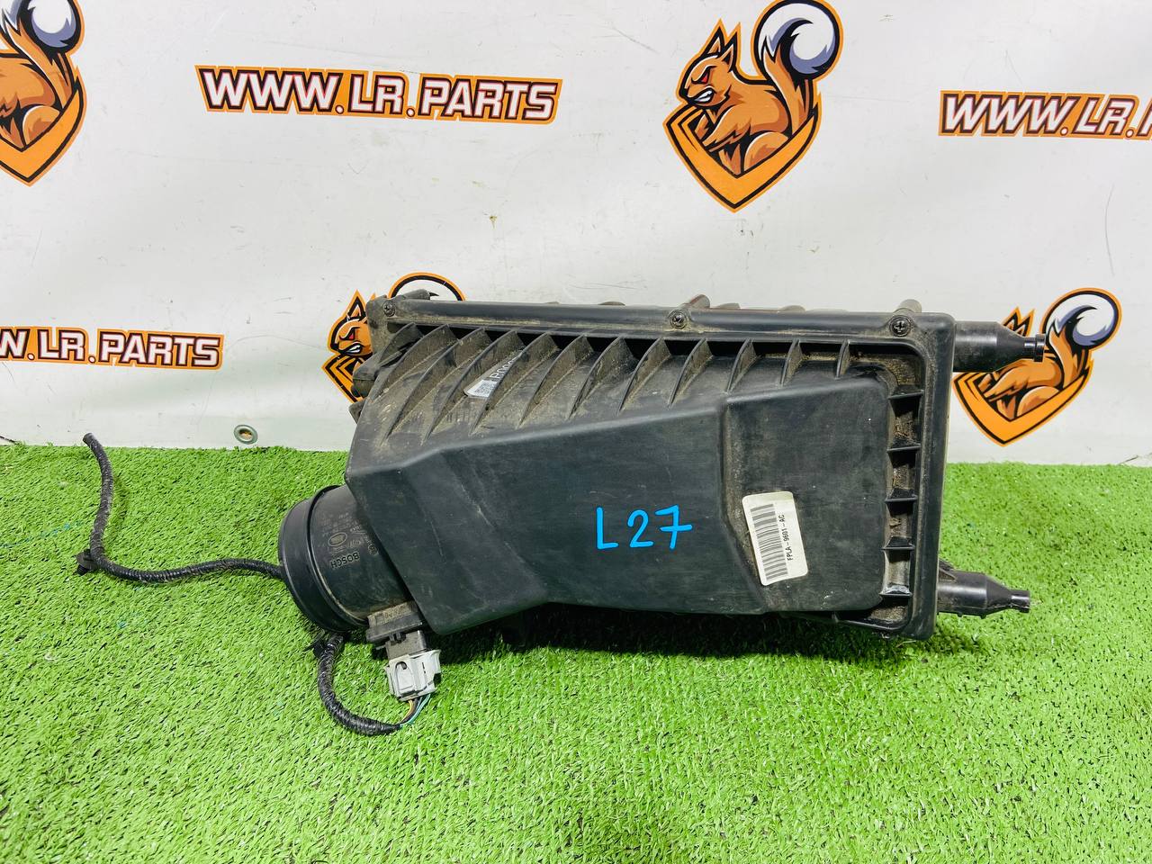 LR095546 Air filter housing left 3.0TD 2.0TD Range Rover Sport L494 Used - Image 31