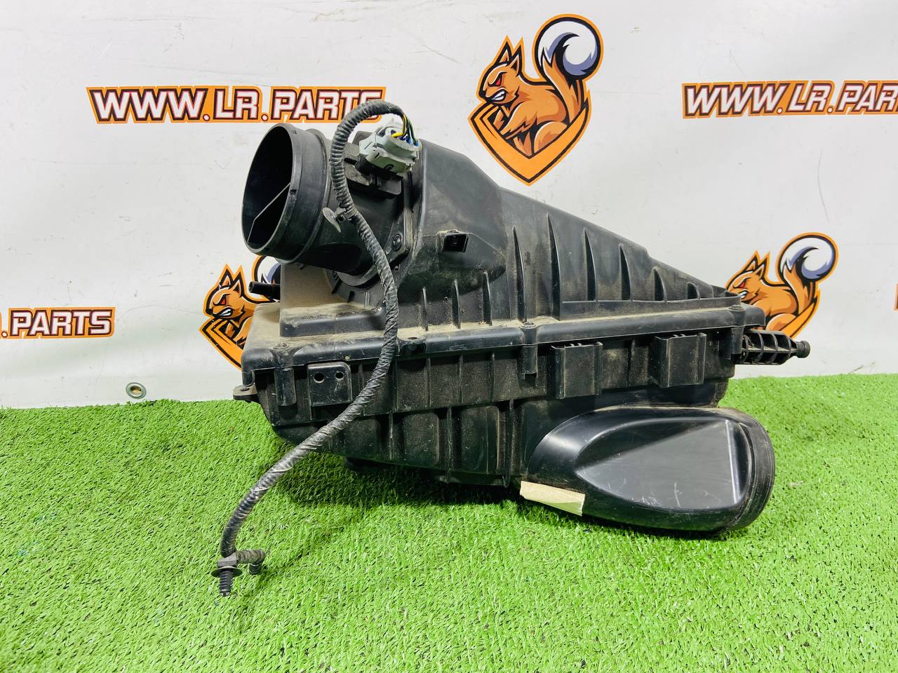 LR095546 Air filter housing left 3.0TD 2.0TD Range Rover Sport L494 Used - Image 32