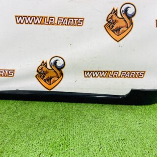 LR101095 Rear bumper molding left hockey stick Range Rover L405 (2013-2023) Used cost  € in stock 1 pcs.