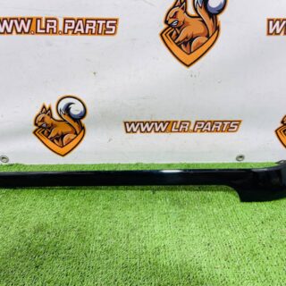 LR101096 Right rear bumper molding, hockey stick for Range Rover L405 (2013-2023) Used cost  € in stock 1 pcs.