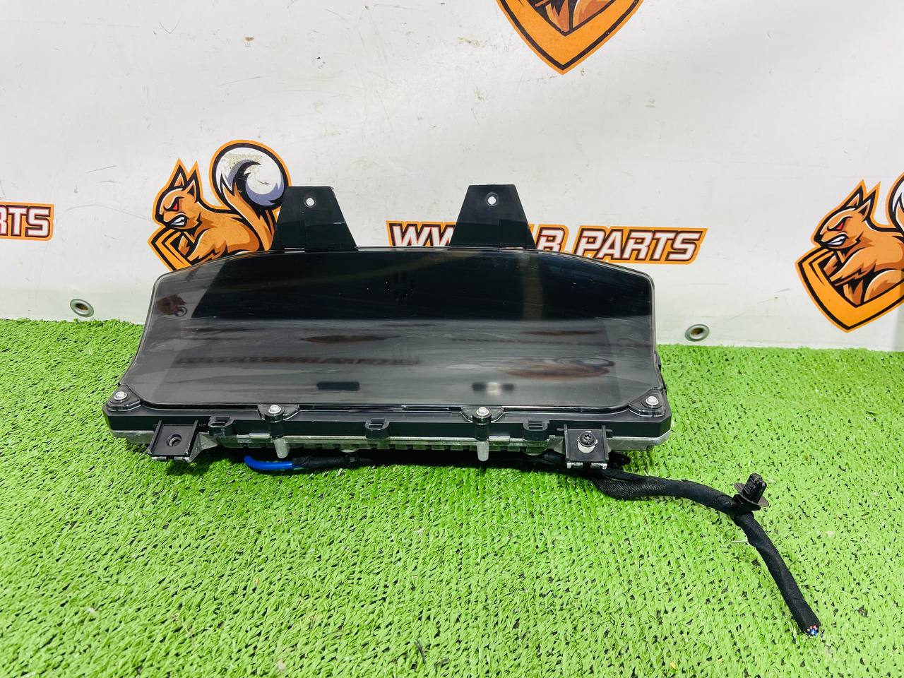 LR120551 Dashboard TFT Land Rover Discovery 5 L462 (2017-) Used cost 700 € in stock 2 pcs.