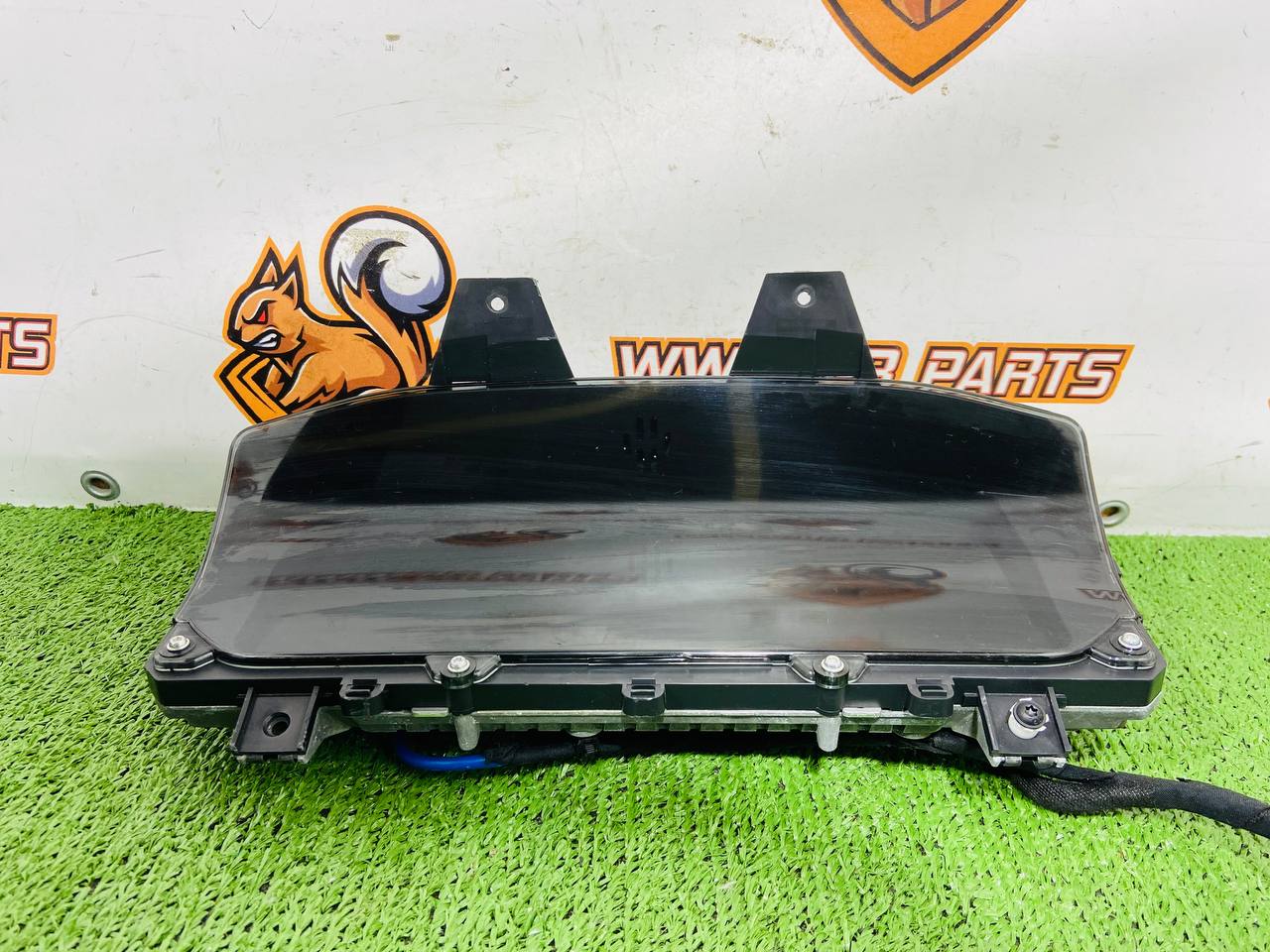 LR120551 Dashboard TFT Land Rover Discovery 5 L462 (2017-) Used cost 700 € in stock 2 pcs.