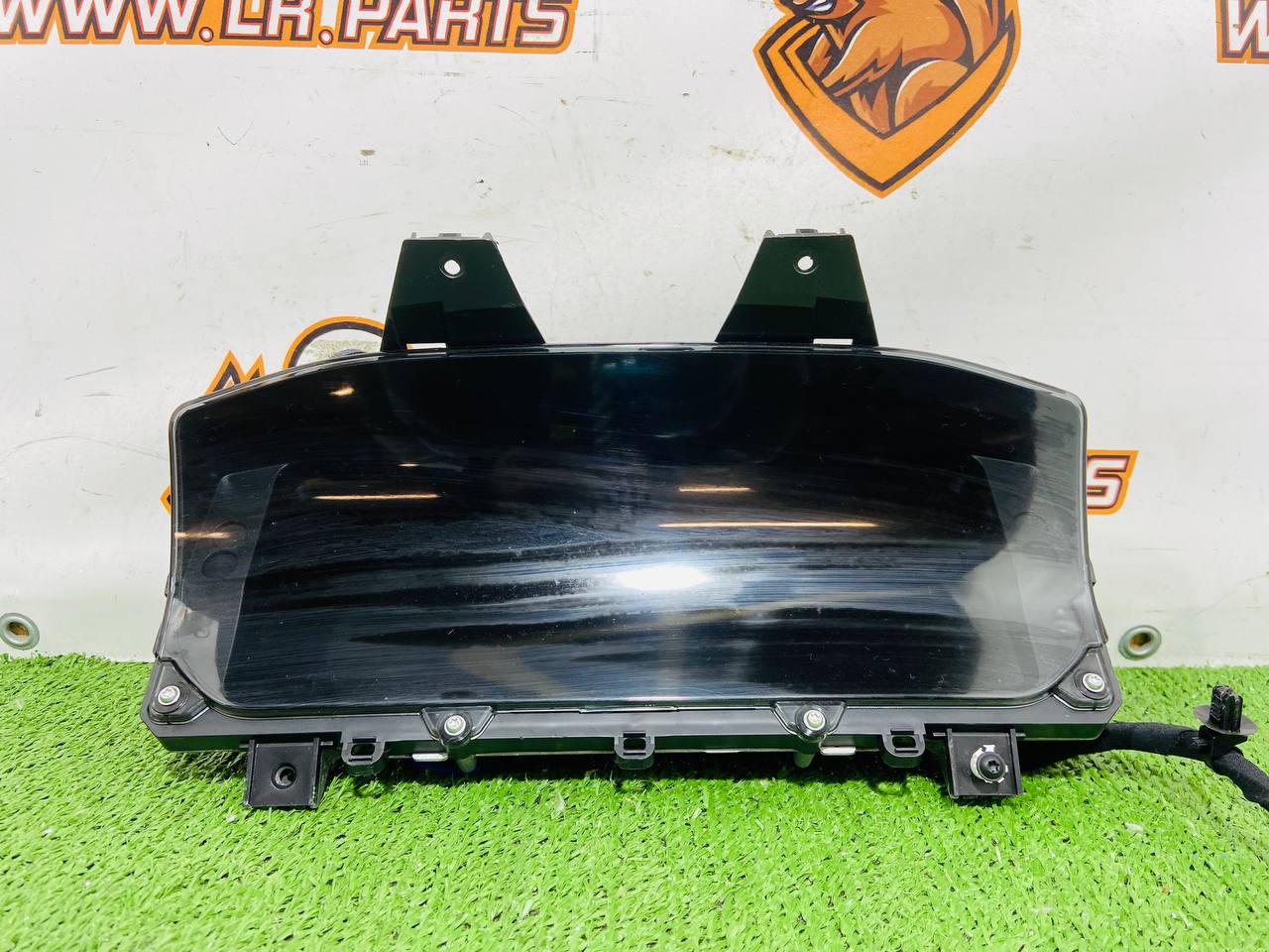 LR120551 Dashboard TFT Land Rover Discovery 5 L462 (2017-) Used cost 700 € in stock 2 pcs.