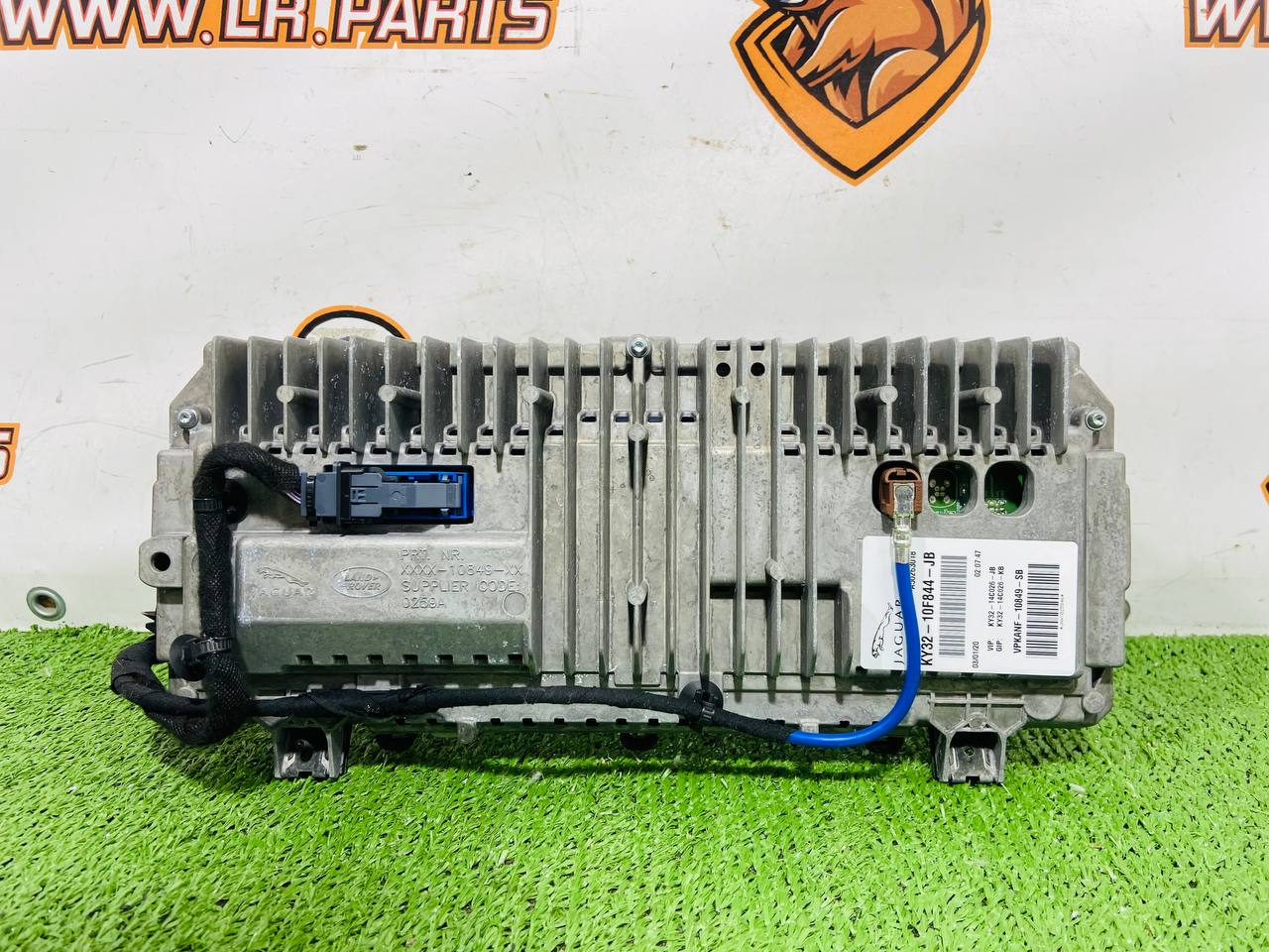 LR120551 Dashboard TFT Land Rover Discovery 5 L462 (2017-) Used cost 700 € in stock 2 pcs.