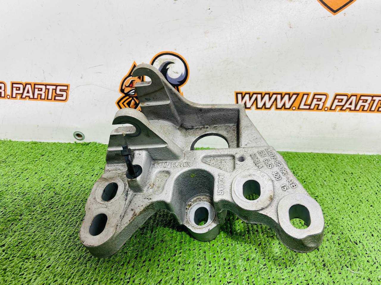 LR144459 Engine mount Range Rover Evoque New L551 (2019-) used cost 75 € in stock 5 pcs.