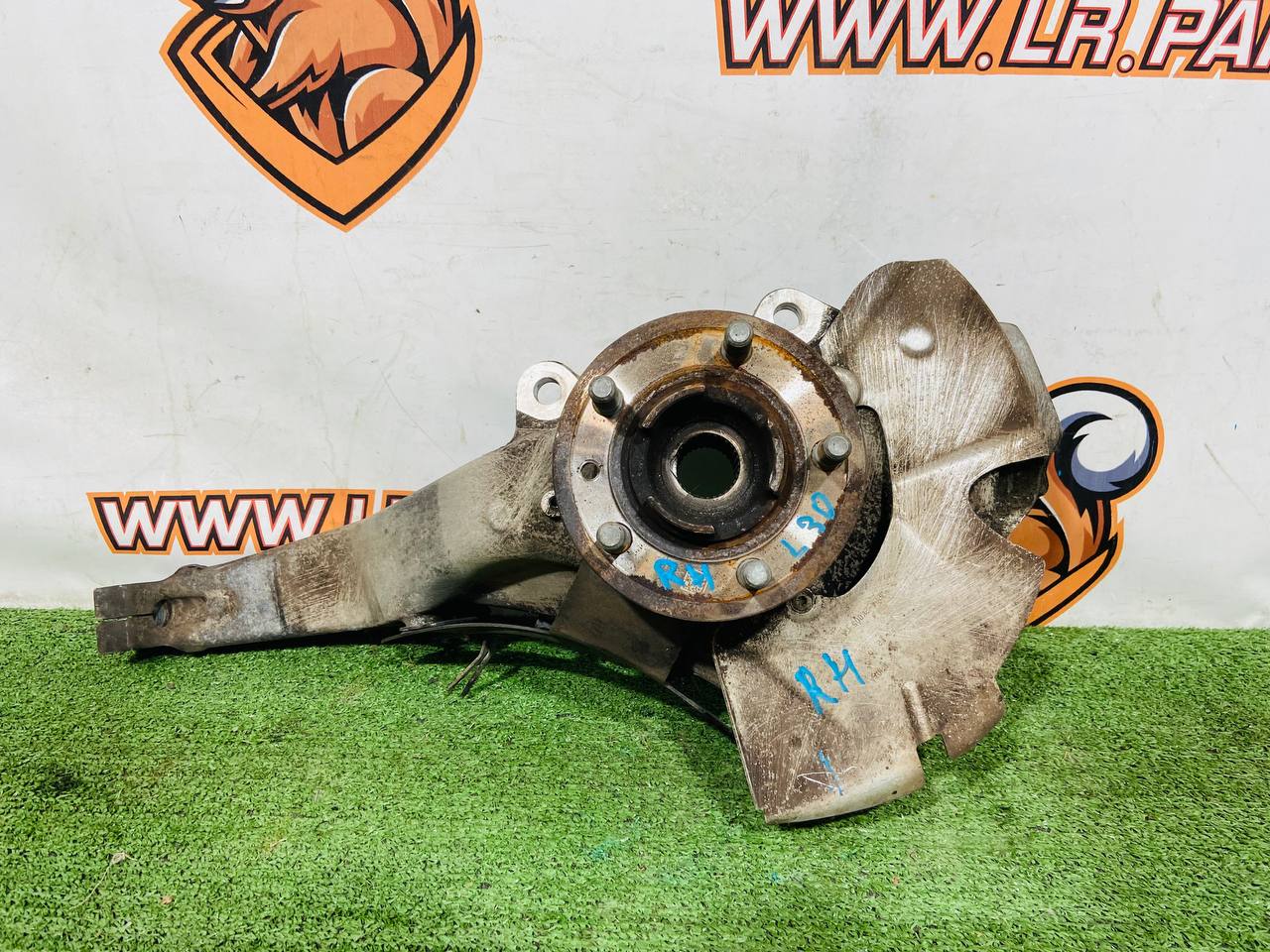 LR155543 Steering knuckle (pin) front left Range Rover L405 (2013-2021) used cost 500 € in stock 2 pcs.