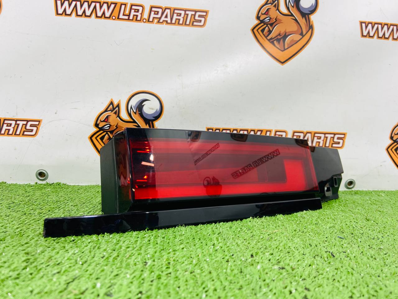 LR183058 Left rear tail light in the trunk lid for Range Rover Sport L461 (2023-) Used cost 300 € in stock 3 pcs.