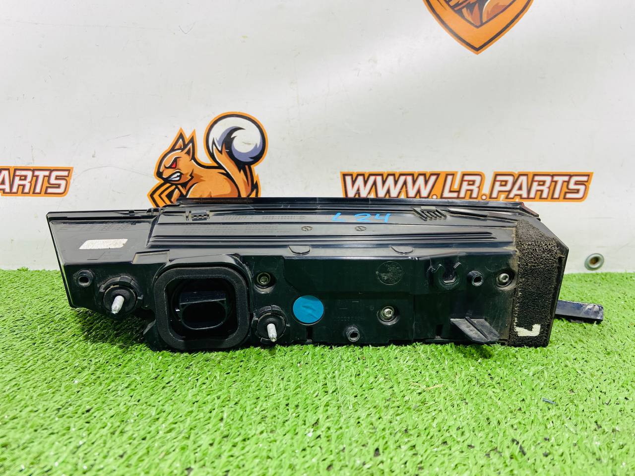 LR183058 Left rear tail light in the trunk lid for Range Rover Sport L461 (2023-) Used cost 300 € in stock 3 pcs.