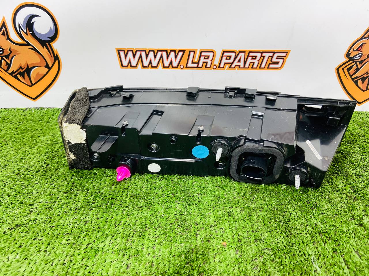 LR183058 Left rear tail light in the trunk lid for Range Rover Sport L461 (2023-) Used cost 300 € in stock 3 pcs.