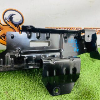 522123473 Right beam bracket Land Rover New Defender L663 (2020-) Used cost  € in stock 1 pcs.