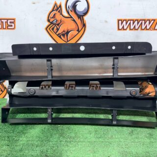 523123567 Lower central ventilation deflector New Defender L663 cost 160 € in stock 1 pcs.