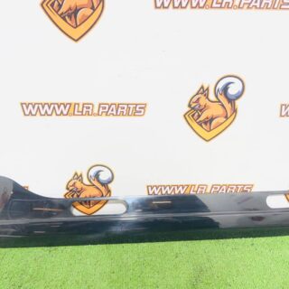 LR112410 Right rear roof moulding (not for rails) Land Rover Discovery 5 L462 (2017-) Used cost 57 € in stock 1 pcs.